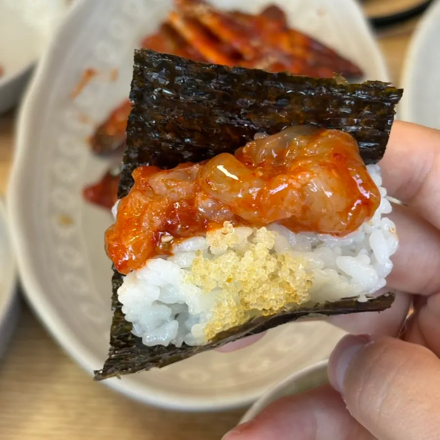 날치알과 함께 싸 먹은 양념게장