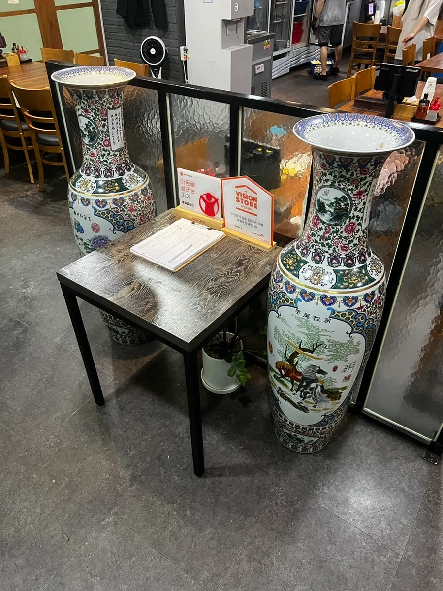 Interior of Junghwa Yori Hyeon