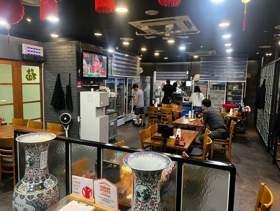 Interior of Junghwa Yori Hyeon