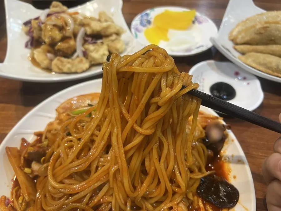 Stir-fried jjamppong and fried dumpling pairing