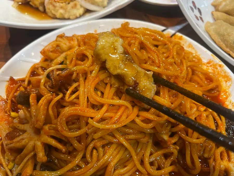 Seafood in stir-fried jjamppong