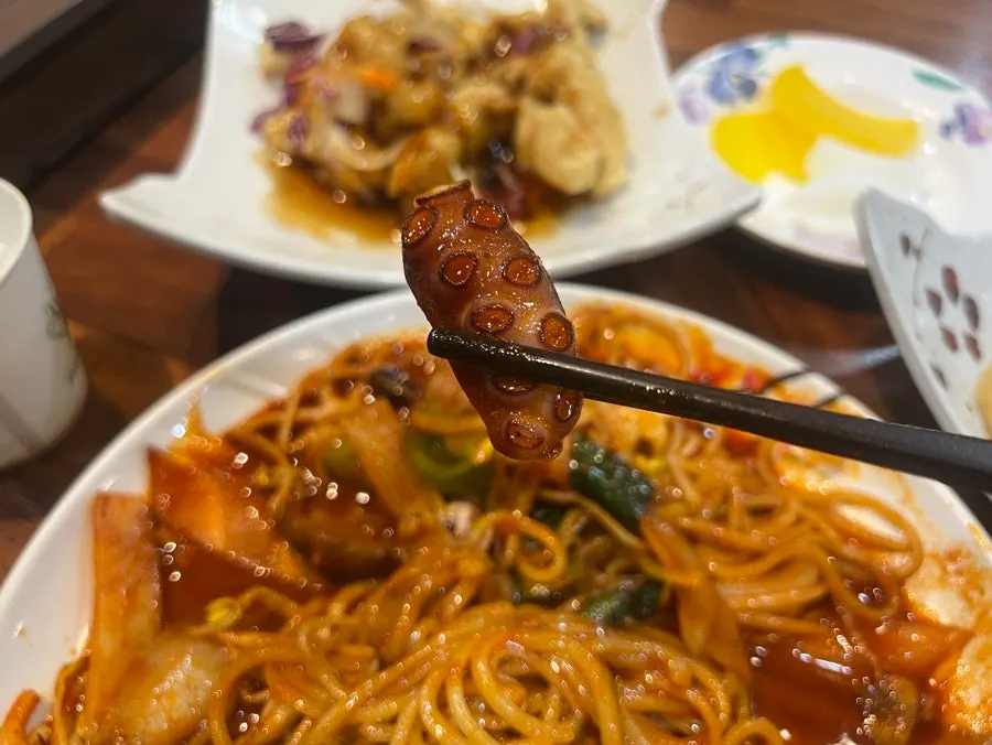 Wood ear mushrooms and squid in stir-fried jjamppong