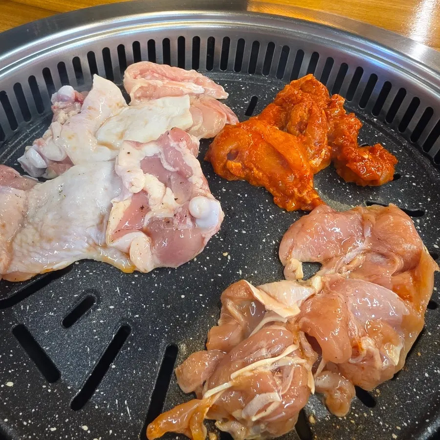 Four types of dakgalbi on the grill