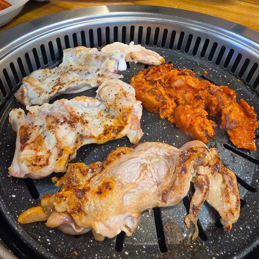 Soy sauce and spicy marinated dakgalbi cooking