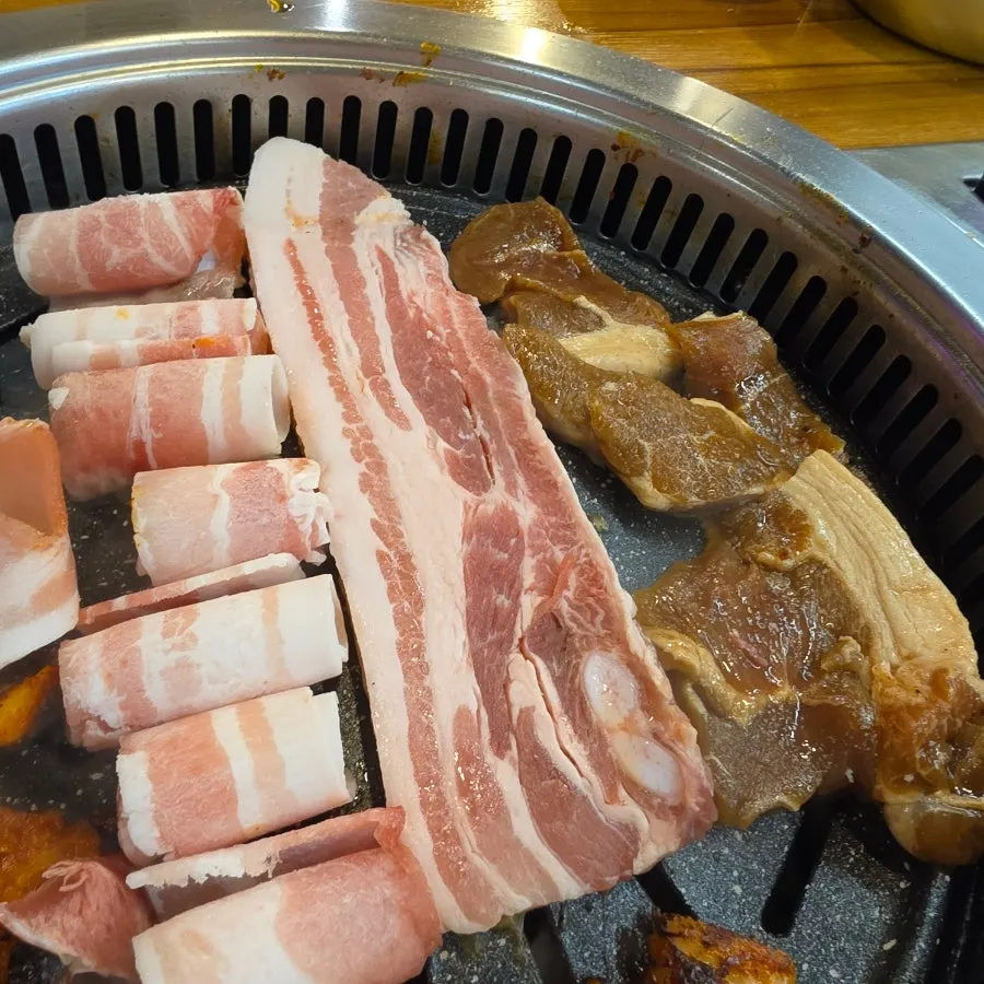 Thin-sliced pork belly cooking quickly on the grill
