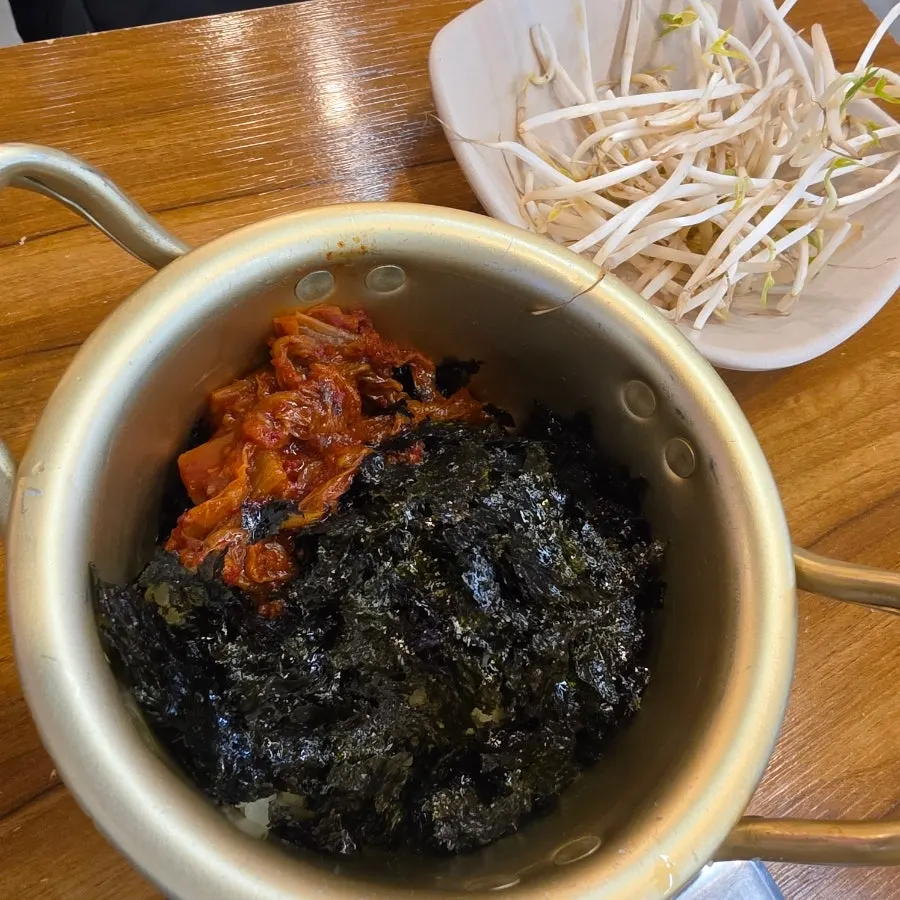Self-serve fried rice being made with bean sprouts and stir-fried kimchi
