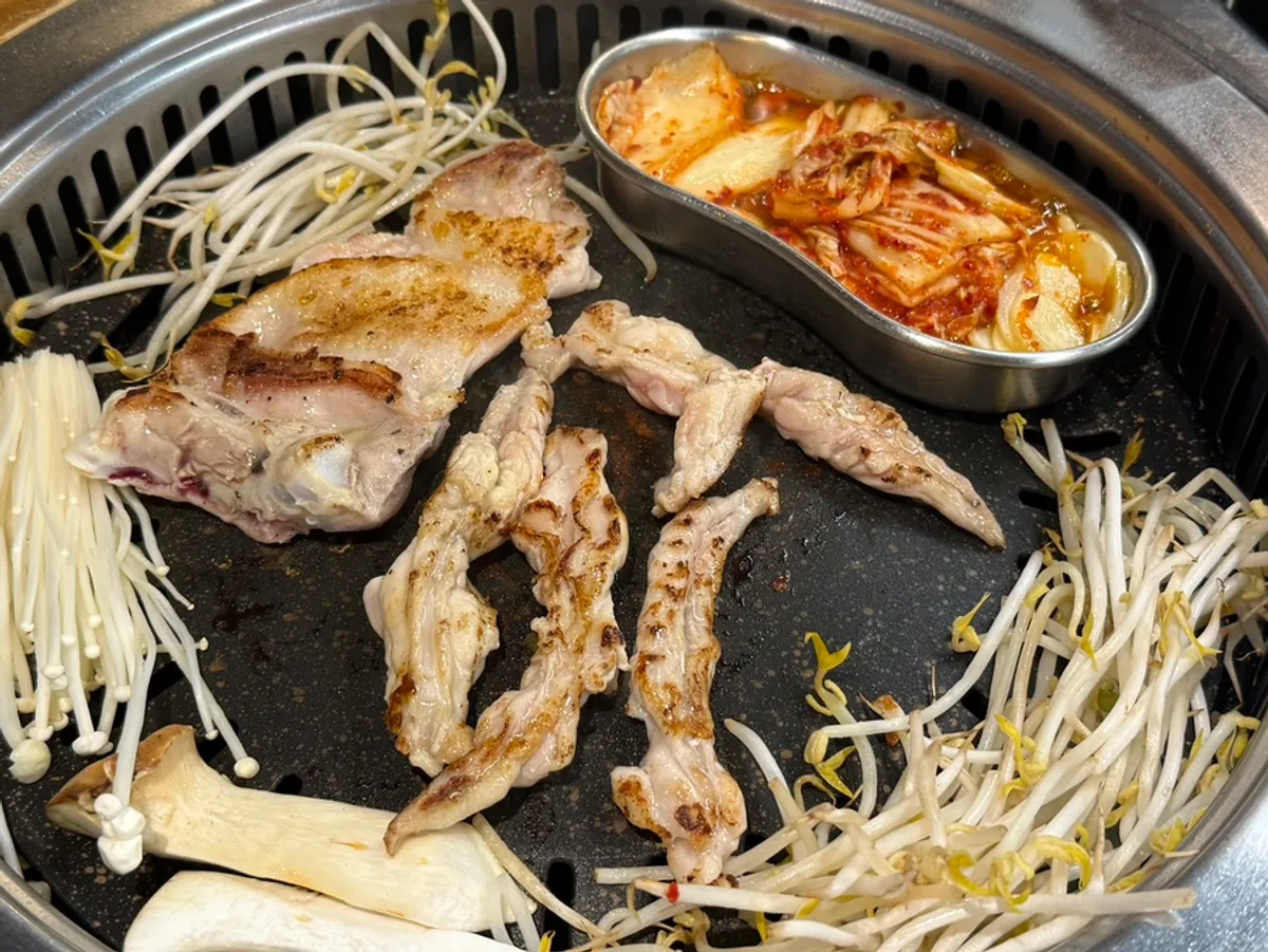 박정미 닭갈비 불판 위 닭갈비 대표 사진