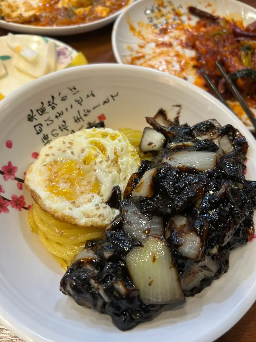 Noodles mixed with thick ganjjajang sauce