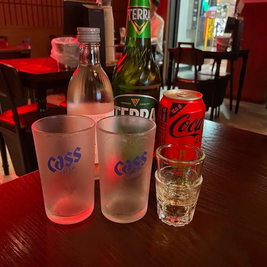 치킨과 파스타가 있는 월간맥주 메뉴판