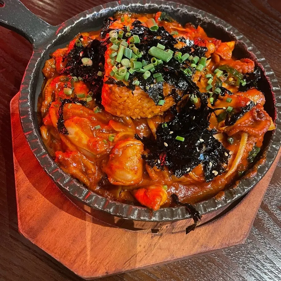 주문한 불쭈꾸미와 주먹밥 한 상