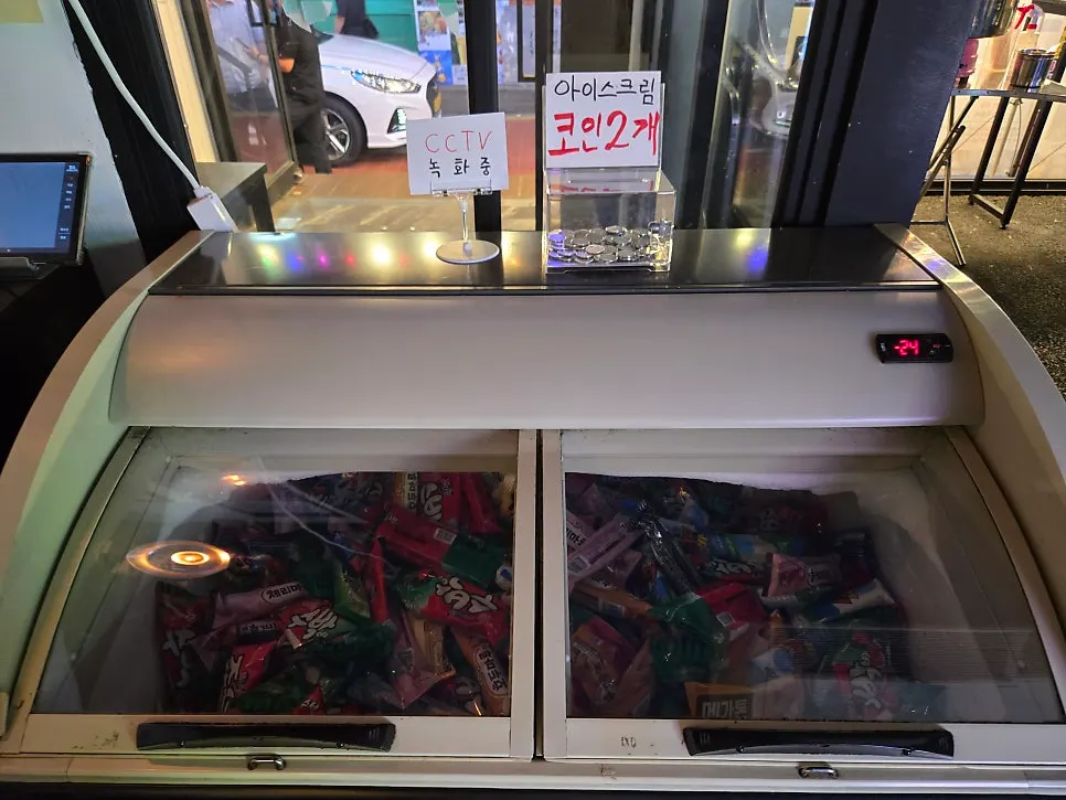 Four-cut photo and claw-machine event