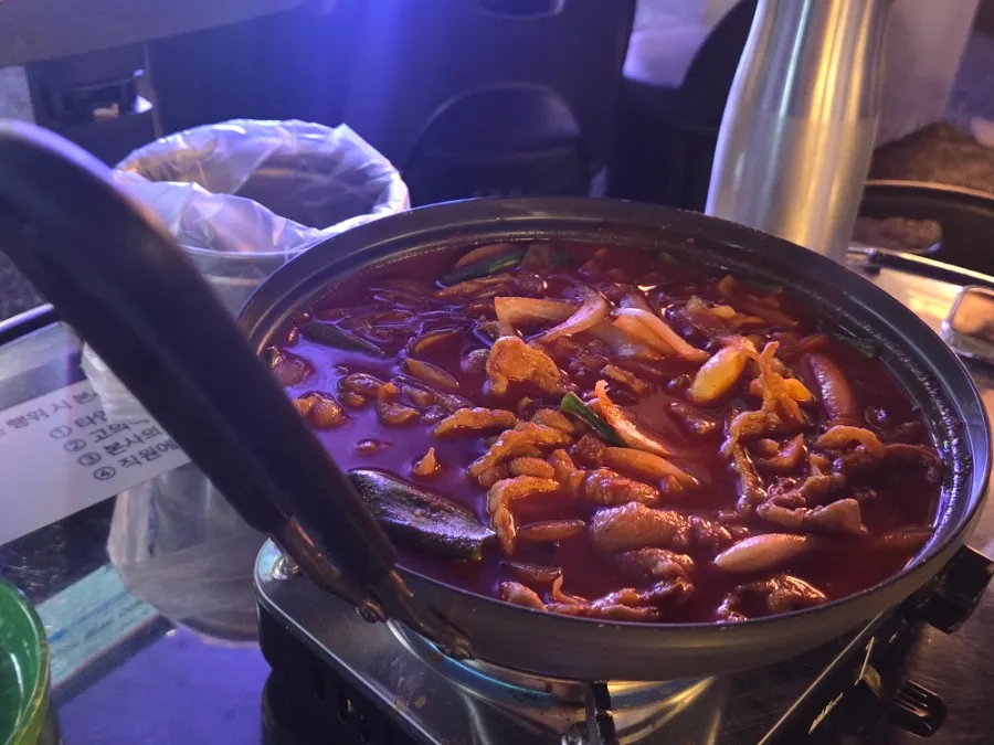 Eulji Pocha bar near Guro Digital Complex Station with chicken feet, yuringi, and a claw machine