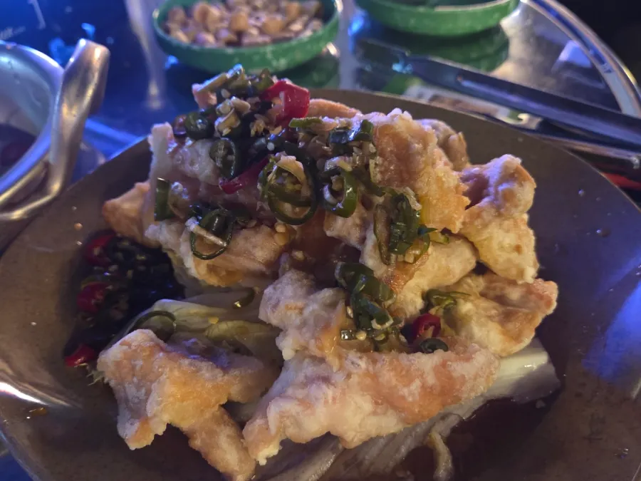 Boneless chicken feet in broth and yuringi together