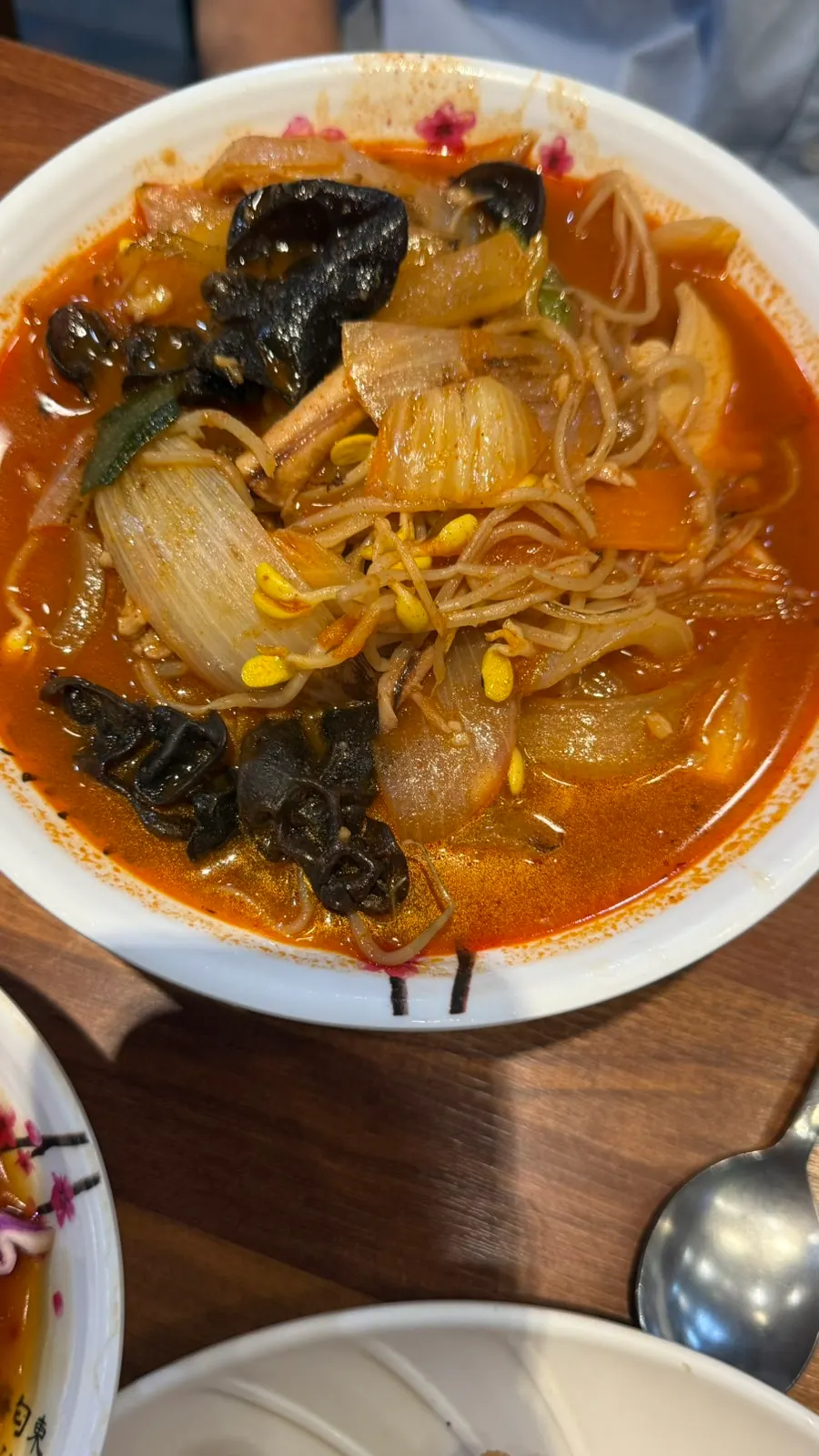 짜장면과 짬뽕이 포함된 세트메뉴