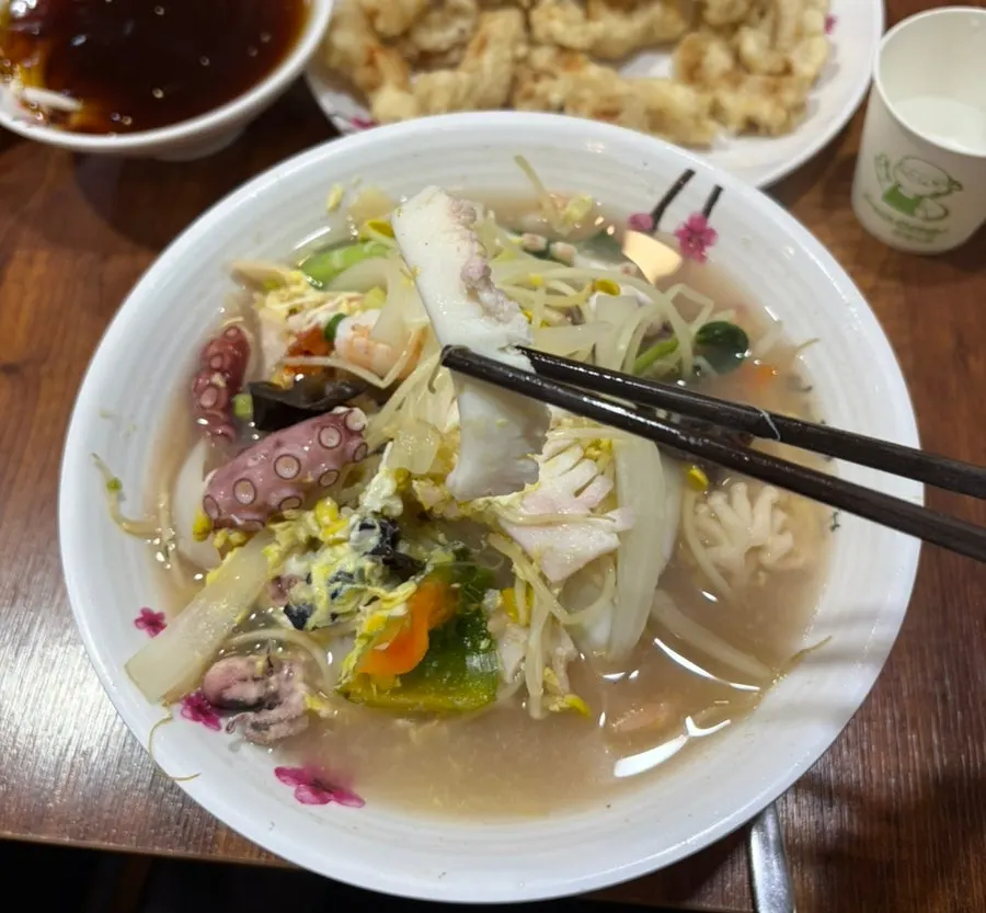 Seafood-based broth of the samseon udon