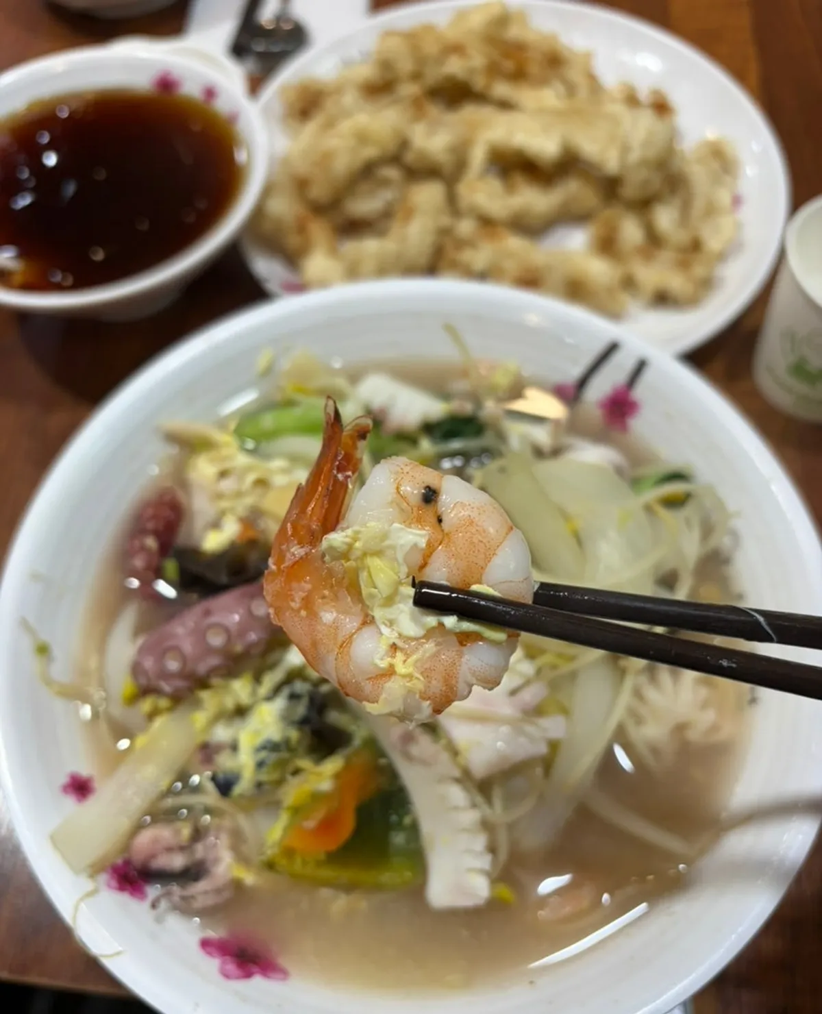Plump shrimp in the samseon udon