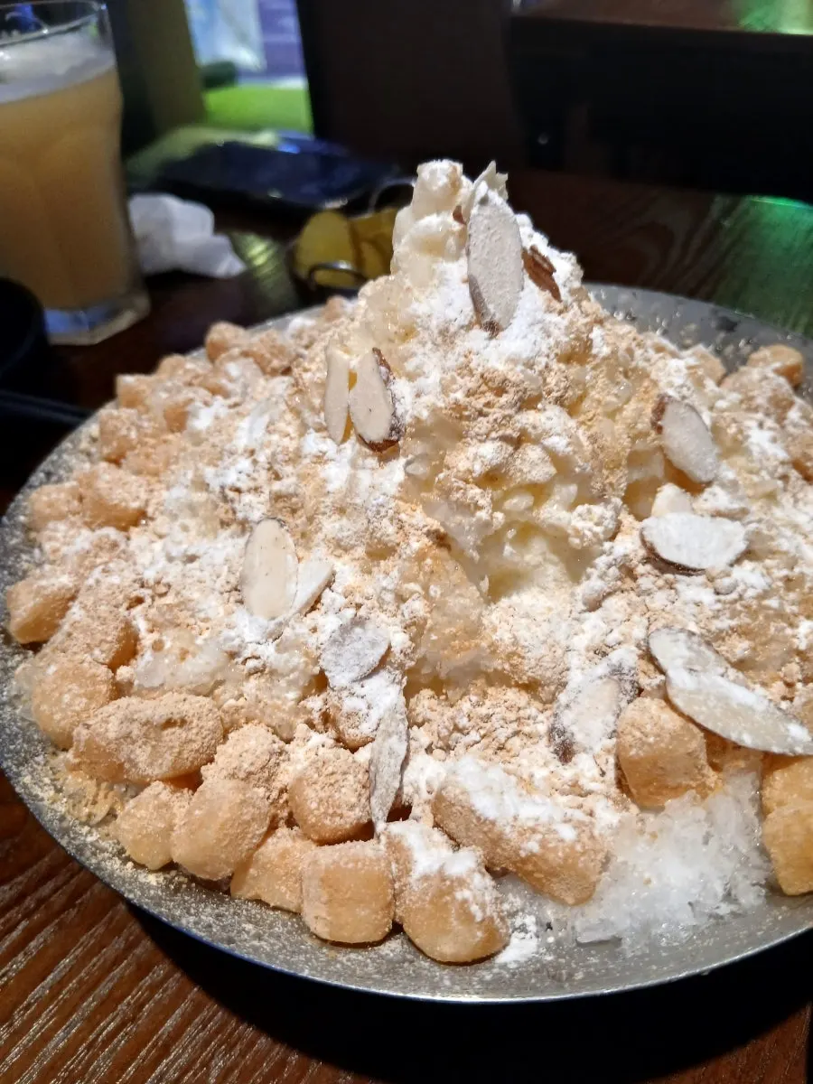 Bingsu with injeolmi rice cake pieces packed along the rim