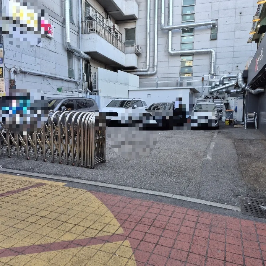 매장 옆 주차장이 있는 월간맥주 구디역점 주변