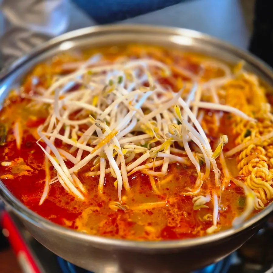 얼큰한 국물의 짬뽕 순두부
