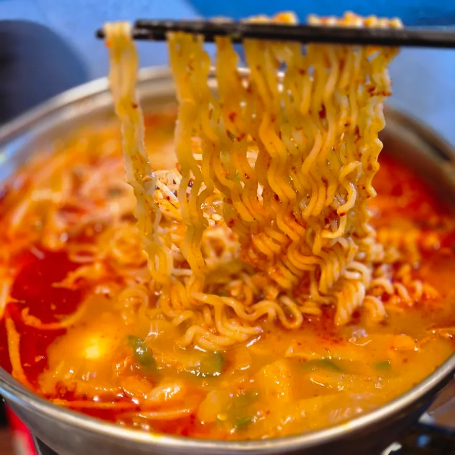 순두부를 떠올린 짬뽕 순두부 한 숟갈