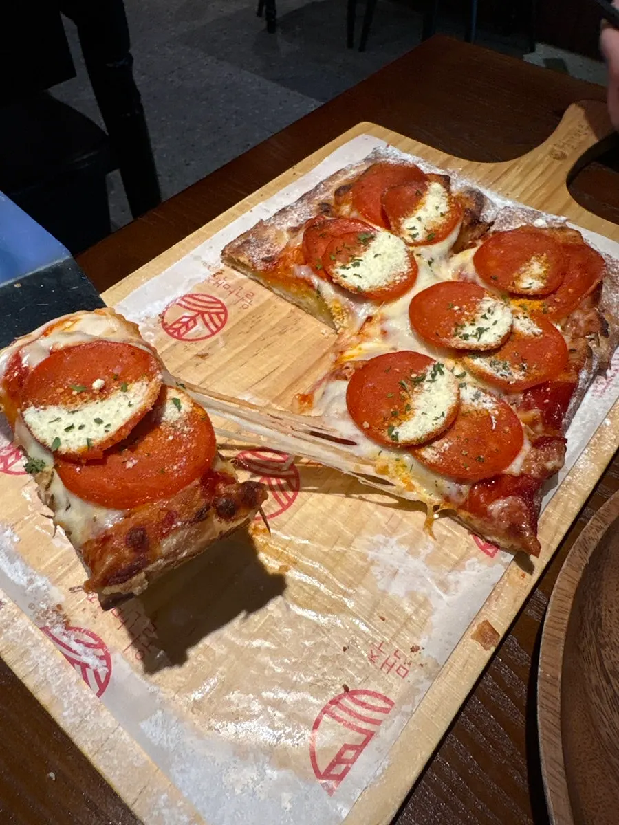 Pizza and gimbugak laid out together on the drinking table