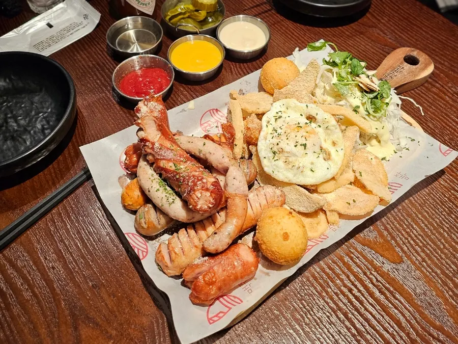 Wide shot of platter with various sausage types