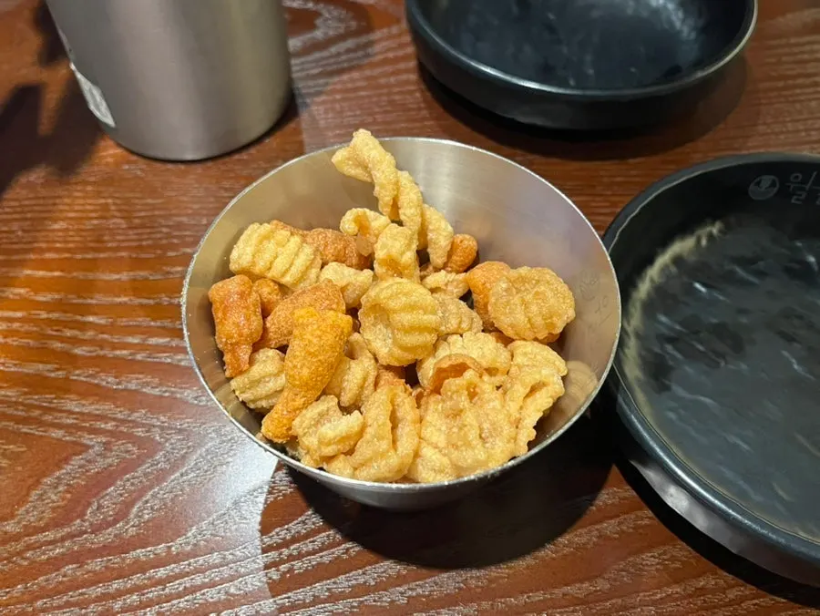 기본 안주로 나온 꽈자 과자 믹스