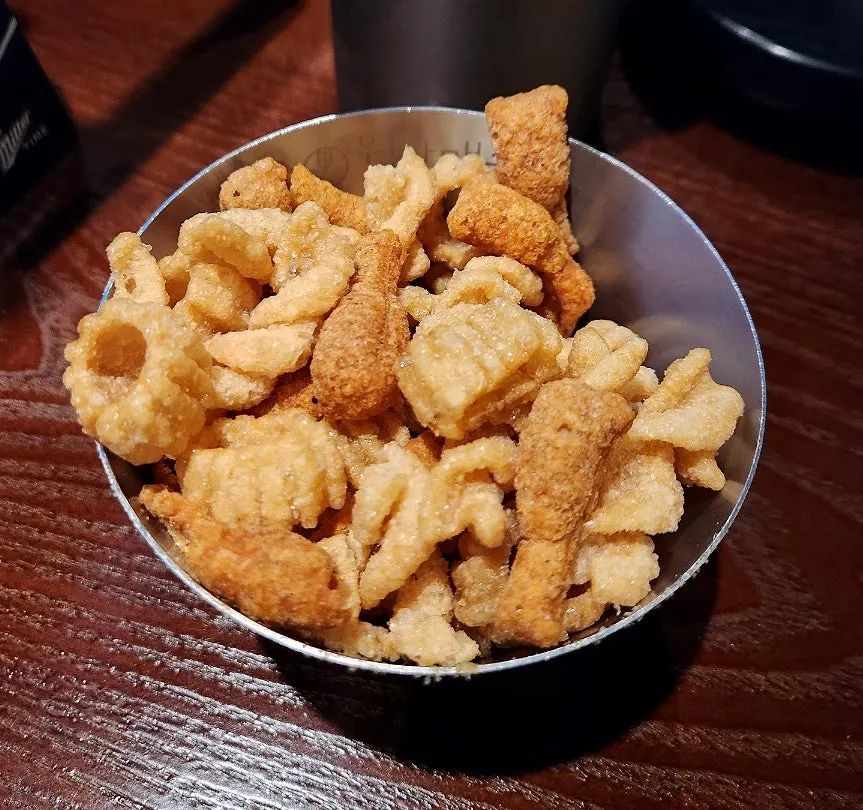 Basic side snacks including Jjanggu crackers and Twist snacks