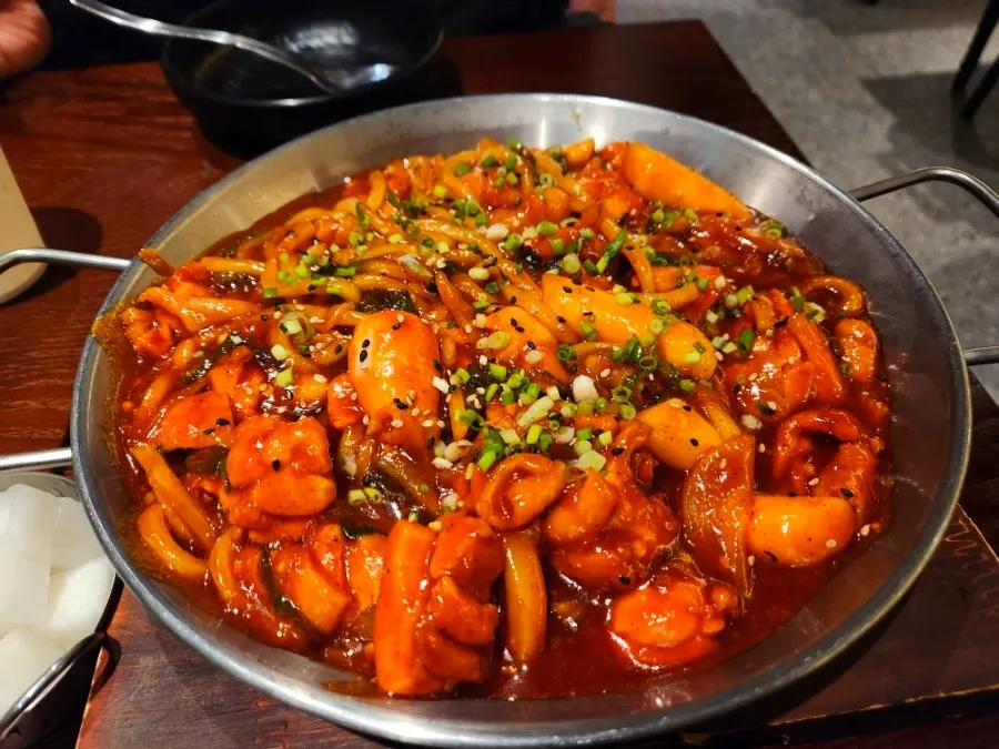 Charcoal BBQ chicken with added udon noodles