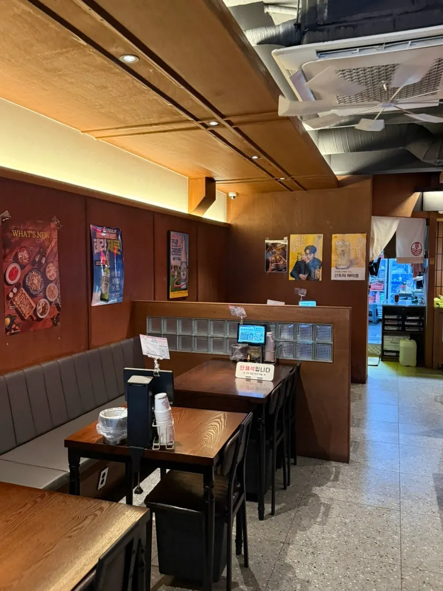 Interior seating at Monthly Beer Guro Digital Complex Station Branch
