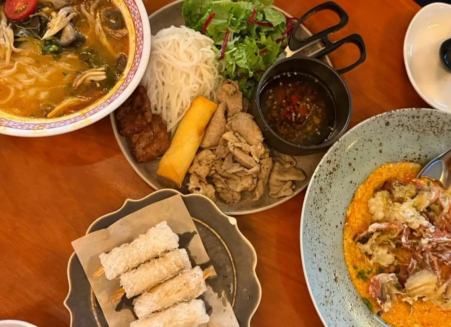 3인이 주문한 태국음식 한 상