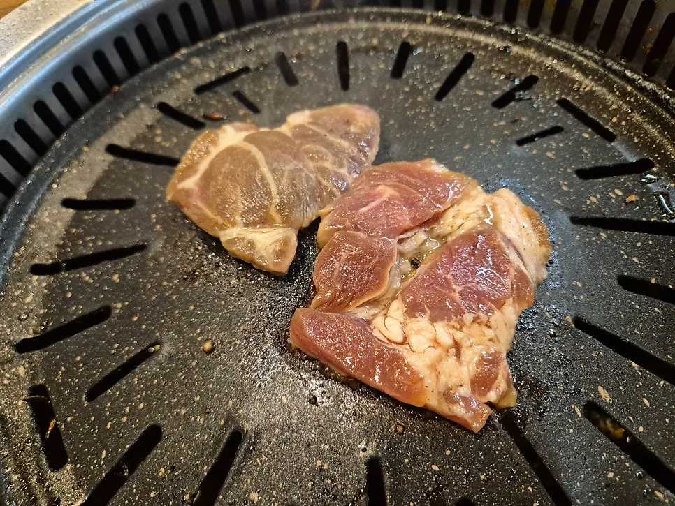 또띠아에 올린 삼겹살