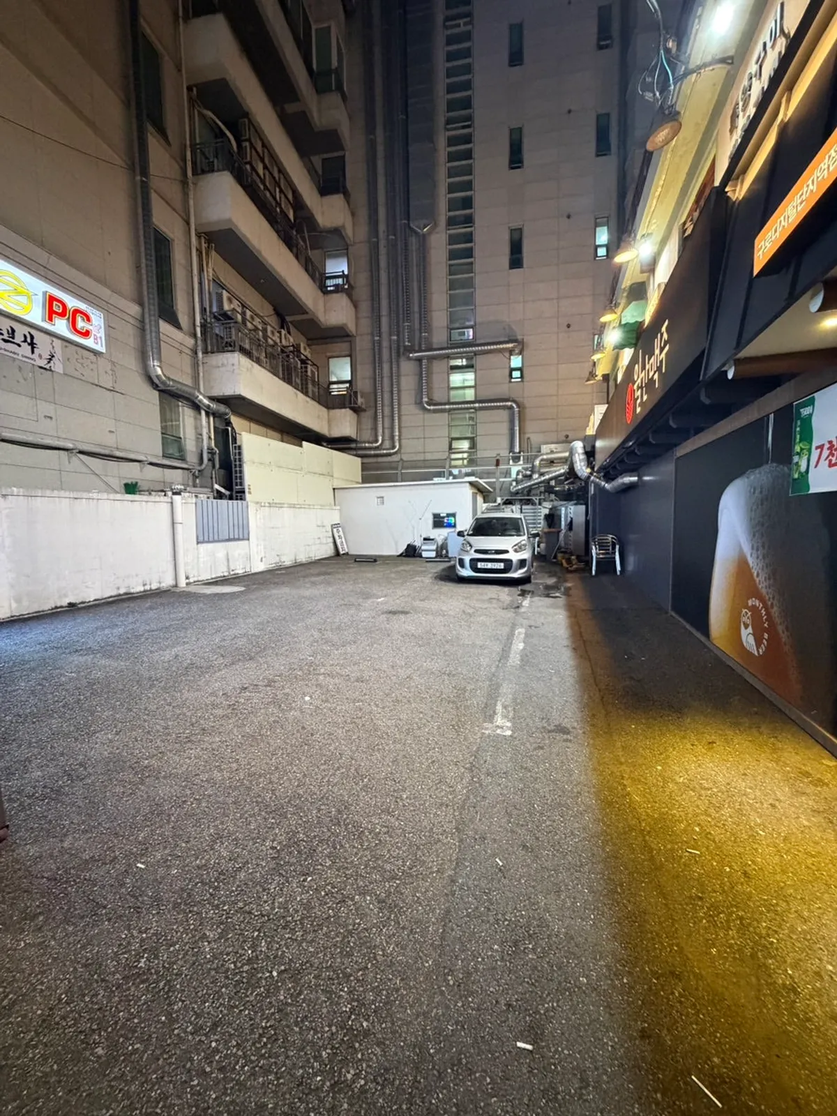 Spacious parking lot next to Monthly Beer Guro Digital Complex Station Branch