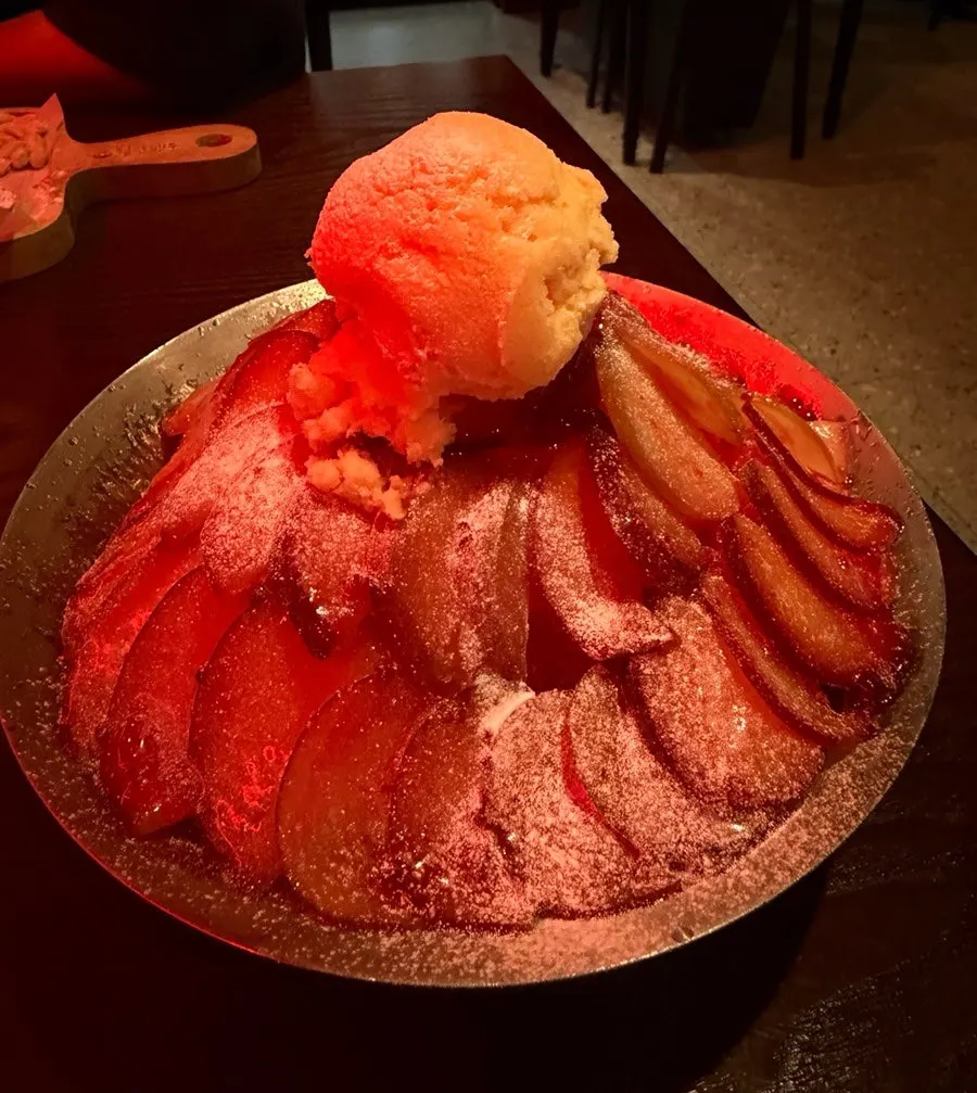 Plum bingsu topped with fresh plum slices