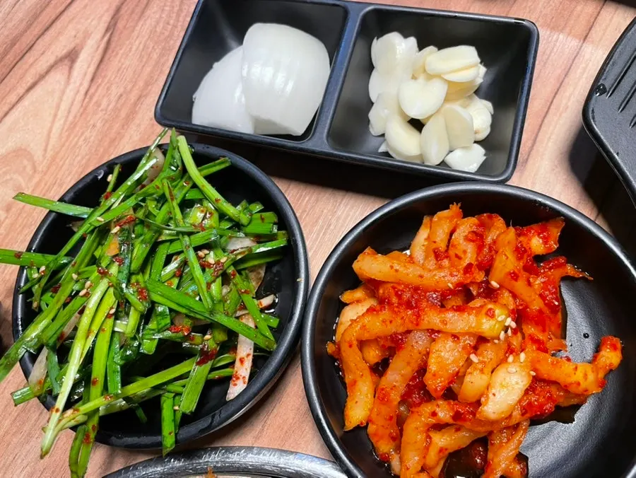 오이와 해파리가 들어간 맛보기 냉채족발