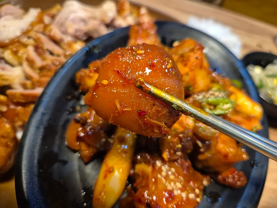 Generous portion of spicy jokbal