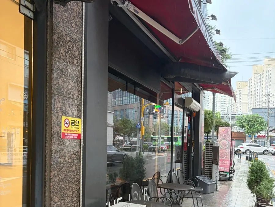 Exterior of The Jokbal Sindorim Main Branch on a main road