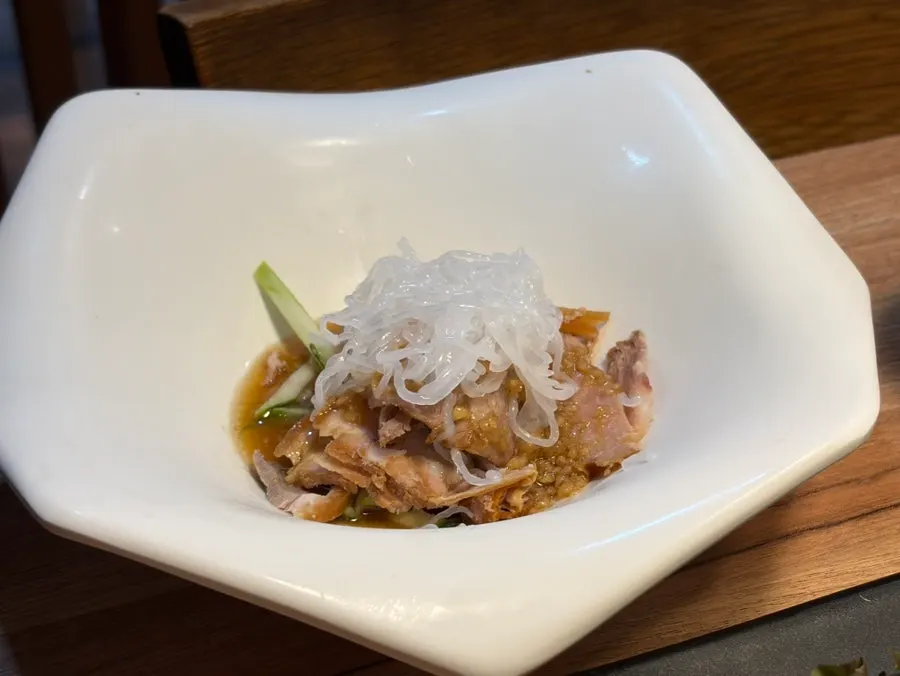 A cold mixed side dish