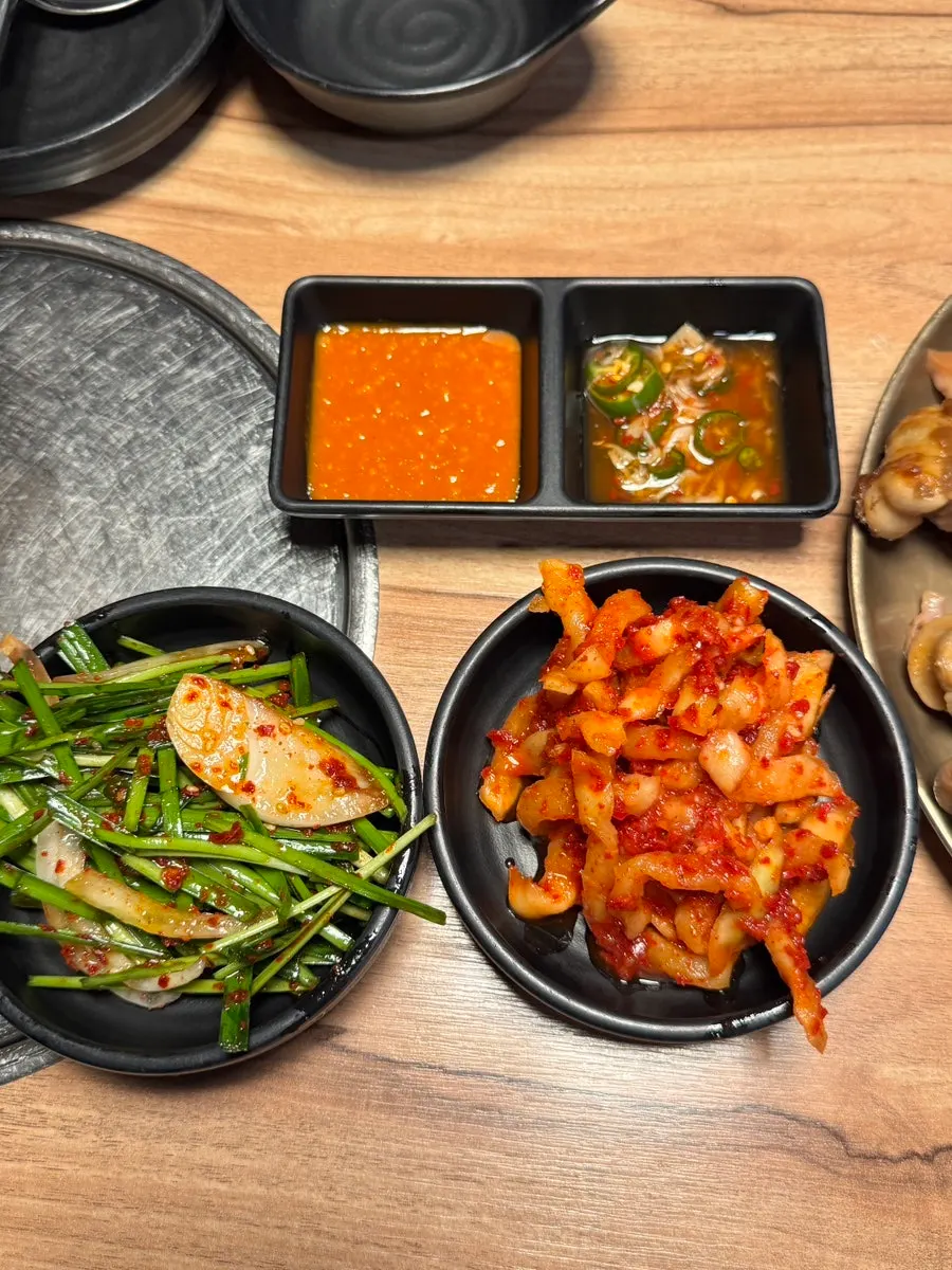 Front pork hock and side dishes