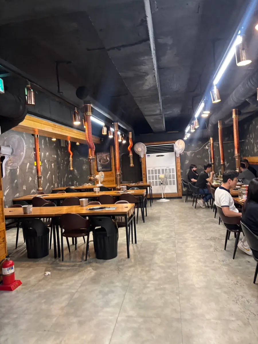 박정미닭갈비 넓은 홀 좌석