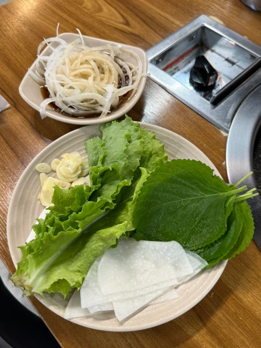 거품 가득한 생맥주 잔