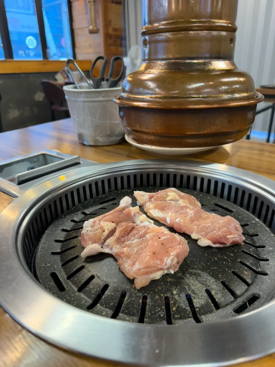 넉넉히 담아온 쌈채소와 곁들임 반찬