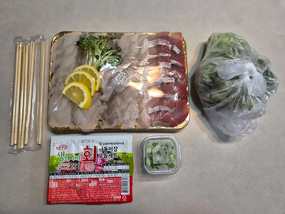 Mixed sashimi container packed with ice packs underneath