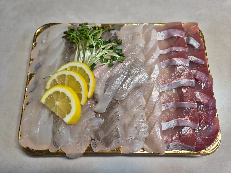 Amberjack and halibut sashimi sliced to a proper thickness