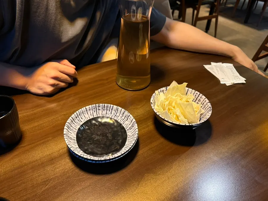 철판요리와 일식 메뉴가 담긴 구사 연남 메뉴판