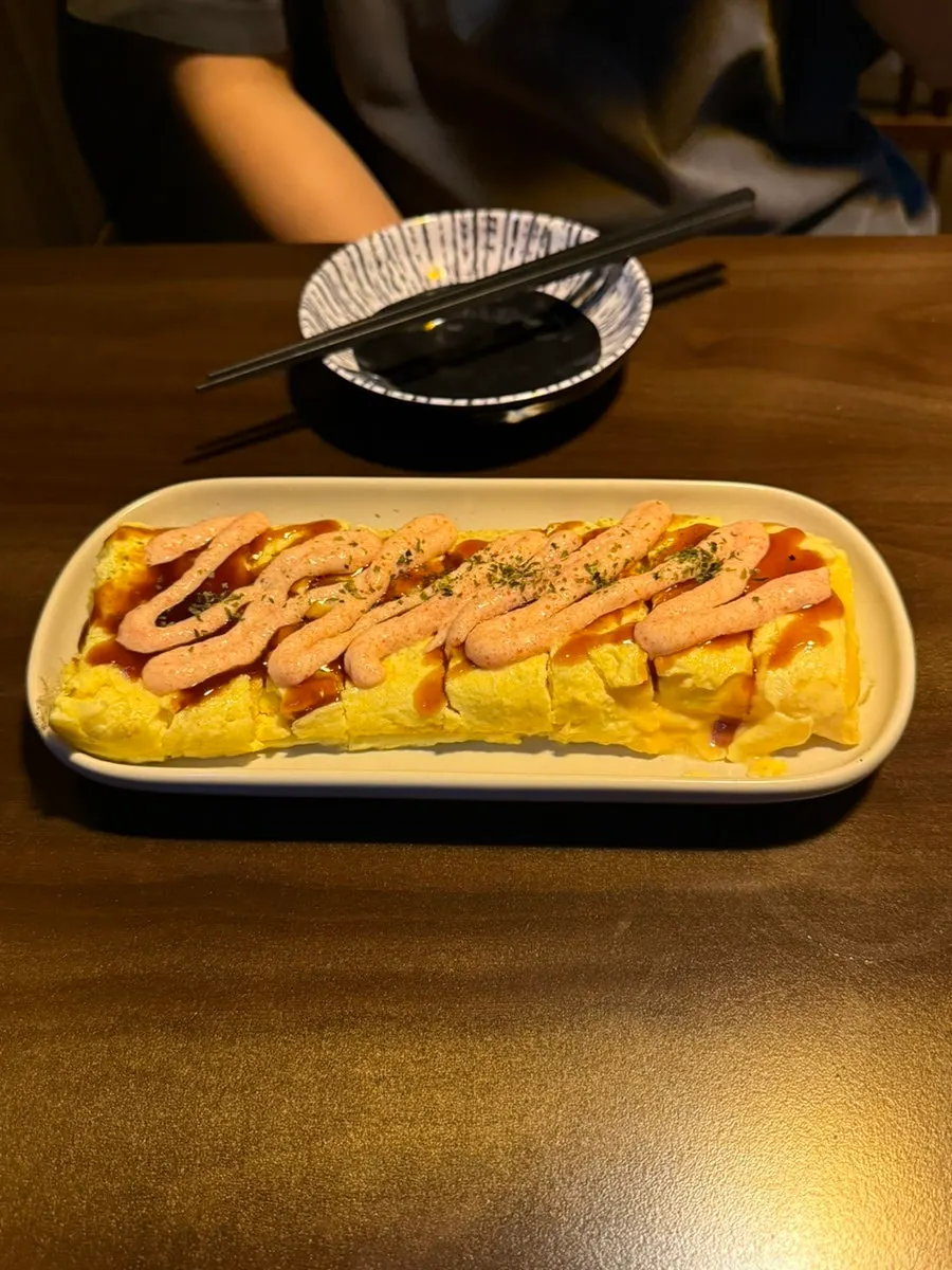 두툼하게 썰린 명란치즈계란말이 단면