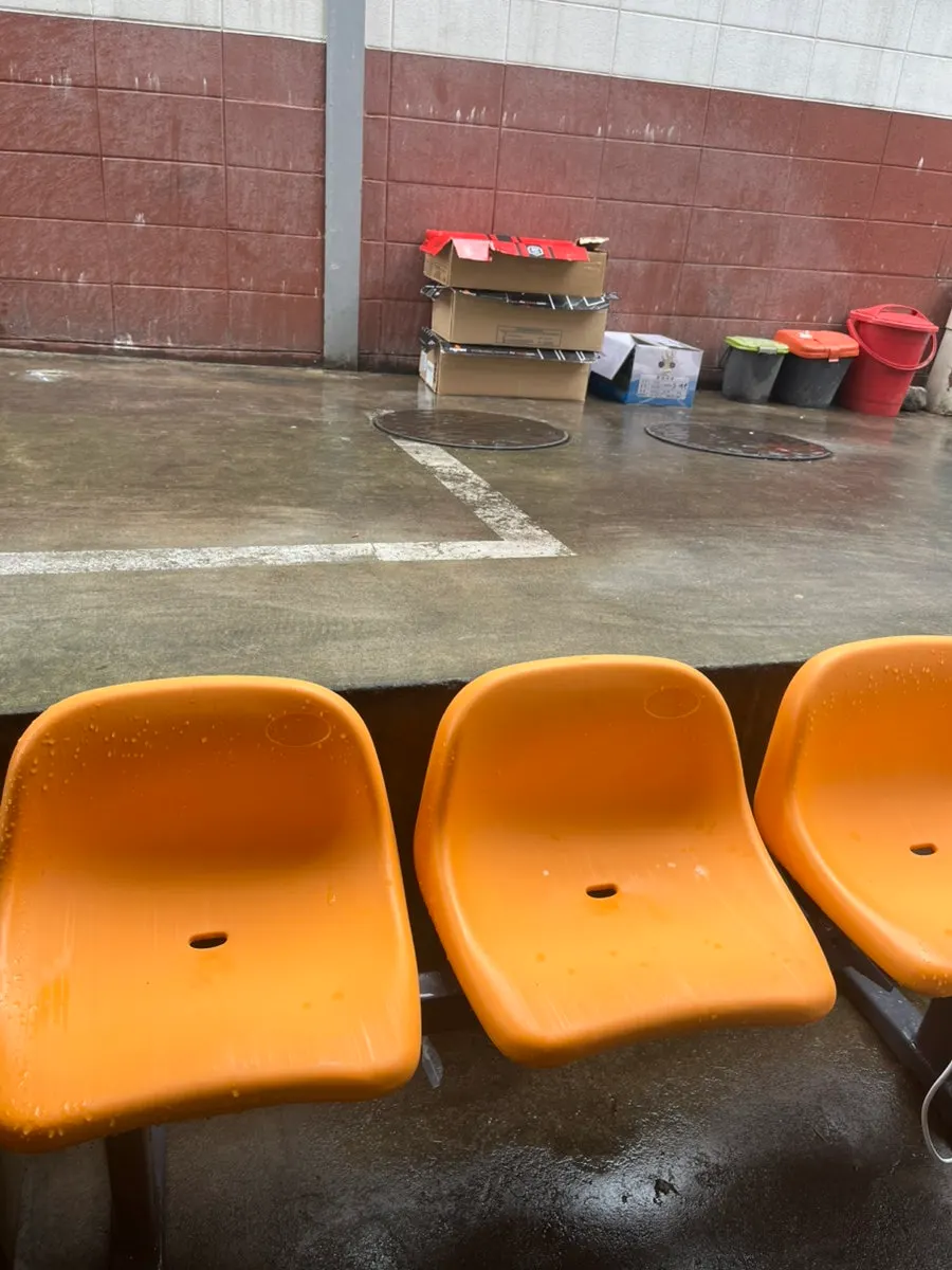 Exterior of Gusa Yeonnam with waiting chairs