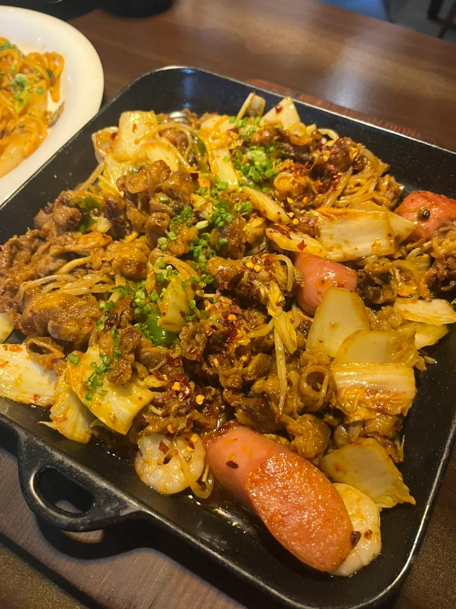 Mala xiangguo stir-fried on the griddle