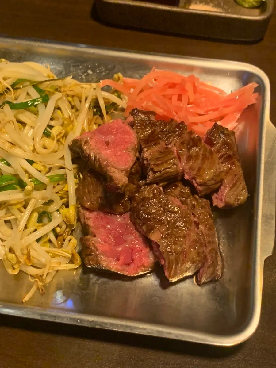110g of wagyu grilling on the teppan