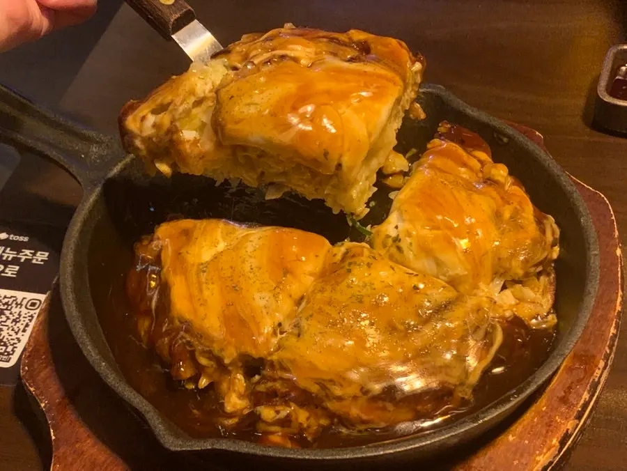 Cheese stretching from the Gusa okonomiyaki